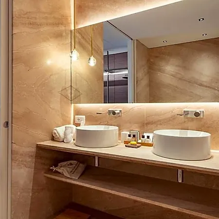 Aria Retreat & - The Leading Of The World Оссуччо