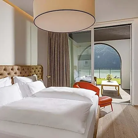 Aria Retreat & - The Leading Of The World Оссуччо